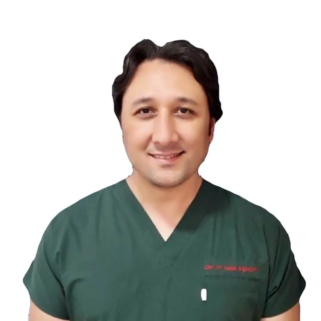 Portrait of Dr. Habib Baskurt, partner surgeon in Istanbul