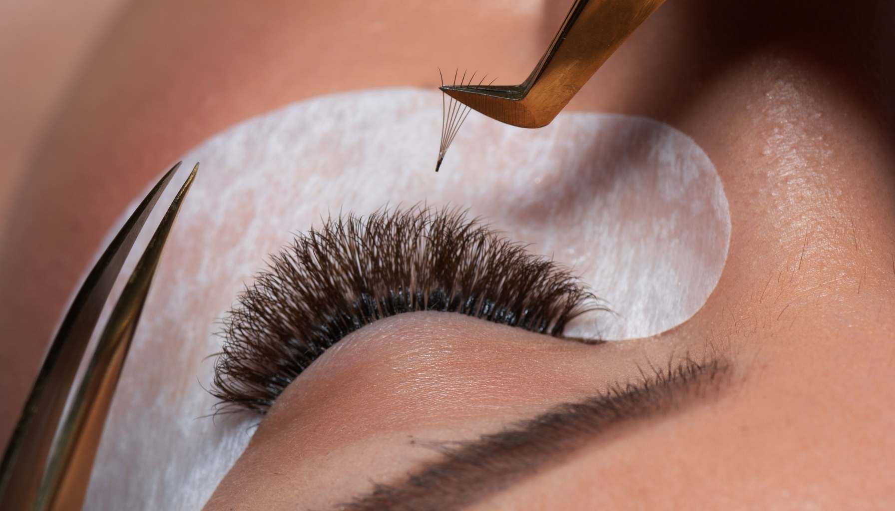 eyelash extensions procedure